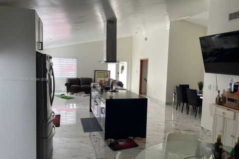 Villa ou maison à vendre à Miami, Floride: 4 chambres, 181.72 m2 № 2076704 - photo 6