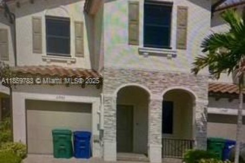 Adosado en venta en Homestead, Florida, 3 dormitorios, 169.73 m2 № 1889297 - foto 1