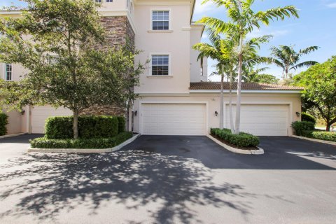 Condo in North Palm Beach, Florida, 3 bedrooms  № 2184994 - photo 16
