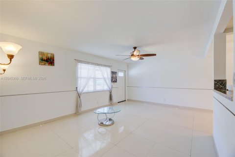 Villa ou maison à vendre à Fort Lauderdale, Floride: 3 chambres, 103.12 m2 № 2282898 - photo 11