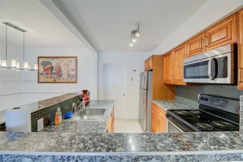 Villa ou maison à vendre à Fort Lauderdale, Floride: 3 chambres, 103.12 m2 № 2282898 - photo 4