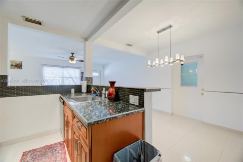 Villa ou maison à vendre à Fort Lauderdale, Floride: 3 chambres, 103.12 m2 № 2282898 - photo 5