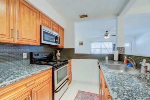 Villa ou maison à vendre à Fort Lauderdale, Floride: 3 chambres, 103.12 m2 № 2282898 - photo 3
