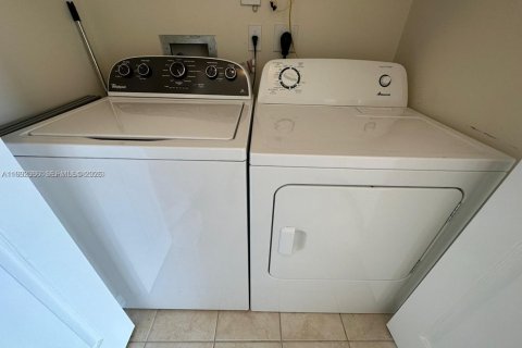 Снять в аренду кондоминиум в Уэст-Палм-Бич, Флорида 1 спальня, 64.66м2, № 2056914 - фото 12