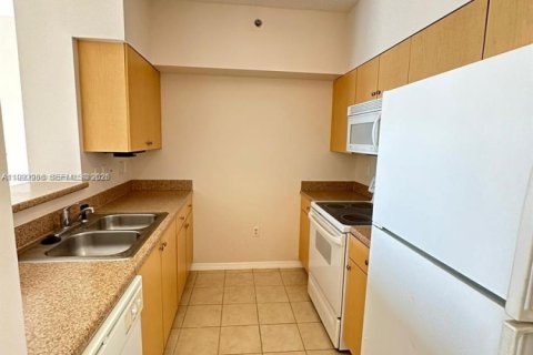 Снять в аренду кондоминиум в Уэст-Палм-Бич, Флорида 1 спальня, 64.66м2, № 2056914 - фото 2