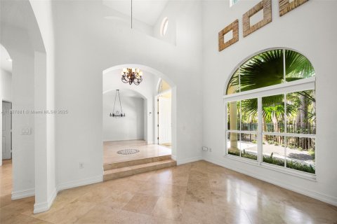 House in Miami, Florida 5 bedrooms, 319.49 sq.m. № 1799262 - photo 13