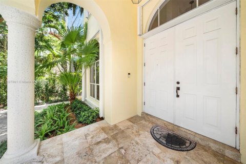 House in Miami, Florida 5 bedrooms, 319.49 sq.m. № 1799262 - photo 9