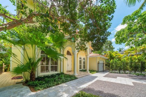 House in Miami, Florida 5 bedrooms, 319.49 sq.m. № 1799262 - photo 5