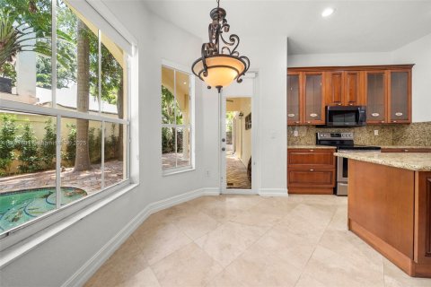 House in Miami, Florida 5 bedrooms, 319.49 sq.m. № 1799262 - photo 18