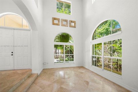 House in Miami, Florida 5 bedrooms, 319.49 sq.m. № 1799262 - photo 22