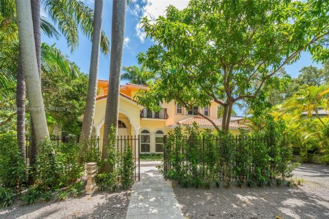 House in Miami, Florida 5 bedrooms, 319.49 sq.m. № 1799262 - photo 7