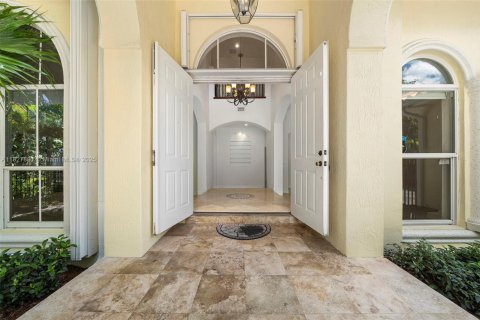 House in Miami, Florida 5 bedrooms, 319.49 sq.m. № 1799262 - photo 10