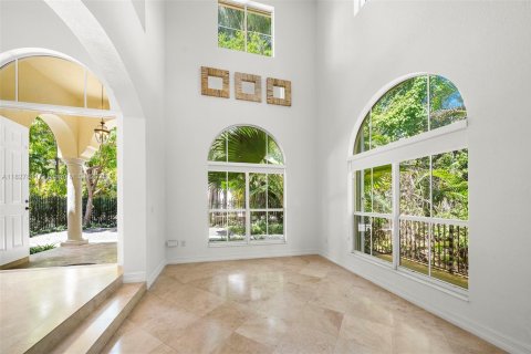 House in Miami, Florida 5 bedrooms, 319.49 sq.m. № 1799262 - photo 12