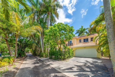 House in Miami, Florida 5 bedrooms, 319.49 sq.m. № 1799262 - photo 4