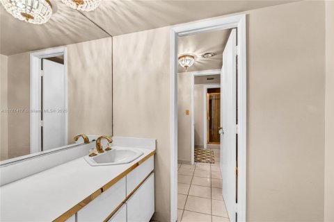 Condo in Fort Lauderdale, Florida, 2 bedrooms  № 2247686 - photo 14
