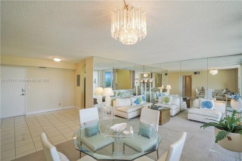 Condo in Fort Lauderdale, Florida, 2 bedrooms  № 2247686 - photo 5
