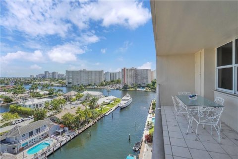 Condo in Fort Lauderdale, Florida, 2 bedrooms  № 2247686 - photo 8