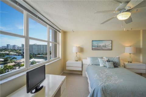 Condo in Fort Lauderdale, Florida, 2 bedrooms  № 2247686 - photo 13