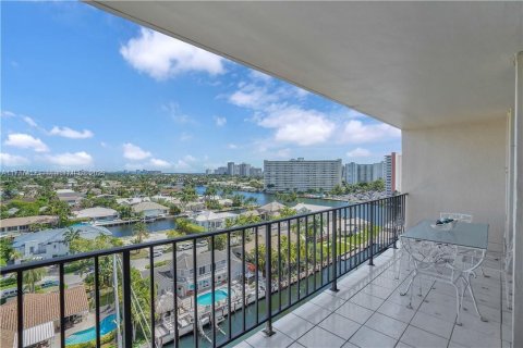 Condo in Fort Lauderdale, Florida, 2 bedrooms  № 2247686 - photo 9