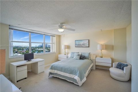 Condo in Fort Lauderdale, Florida, 2 bedrooms  № 2247686 - photo 11