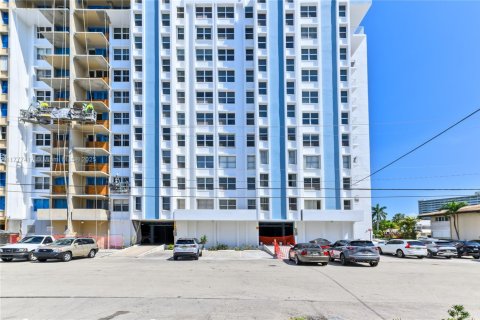 Condo in Fort Lauderdale, Florida, 2 bedrooms  № 2247686 - photo 20