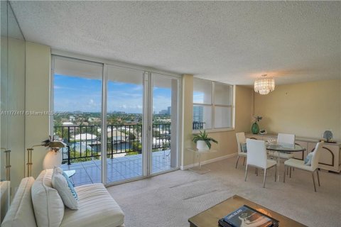 Condo in Fort Lauderdale, Florida, 2 bedrooms  № 2247686 - photo 3
