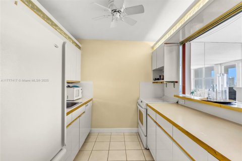 Condo in Fort Lauderdale, Florida, 2 bedrooms  № 2247686 - photo 7