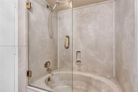 Condo in Fort Lauderdale, Florida, 2 bedrooms  № 2247686 - photo 15