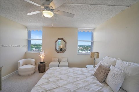 Condo in Fort Lauderdale, Florida, 2 bedrooms  № 2247686 - photo 18