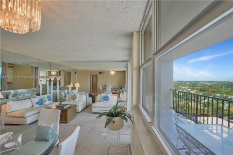 Condo in Fort Lauderdale, Florida, 2 bedrooms  № 2247686 - photo 4