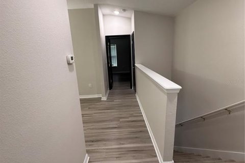 Townhouse in Wesley Chapel, Florida 2 bedrooms, 145.86 sq.m. № 2095389 - photo 13