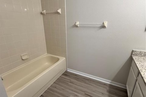 Townhouse in Wesley Chapel, Florida 2 bedrooms, 145.86 sq.m. № 2095389 - photo 14
