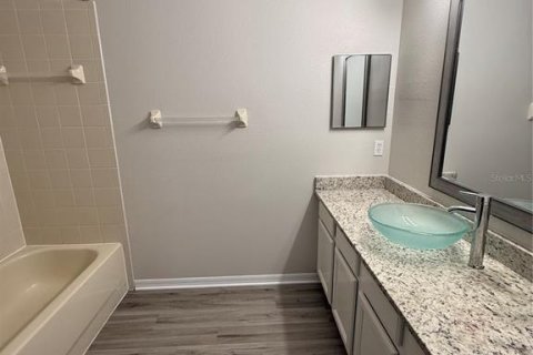 Townhouse in Wesley Chapel, Florida 2 bedrooms, 145.86 sq.m. № 2095389 - photo 15