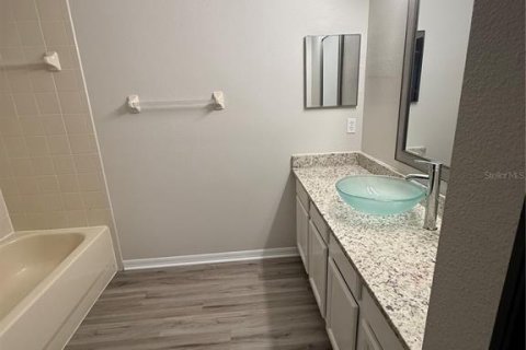 Townhouse in Wesley Chapel, Florida 2 bedrooms, 145.86 sq.m. № 2095389 - photo 16