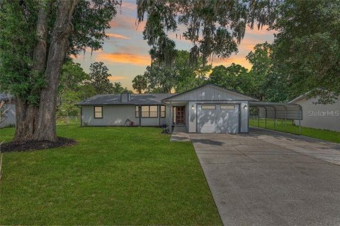 House in Ocala, Florida 3 bedrooms, 142.14 sq.m. № 1651147 - photo 1