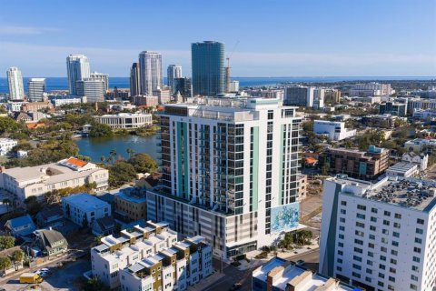 Condo in Saint Petersburg, Florida, 3 bedrooms  № 2093986