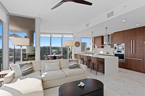 Condo in Saint Petersburg, Florida, 3 bedrooms  № 2093986 - photo 3
