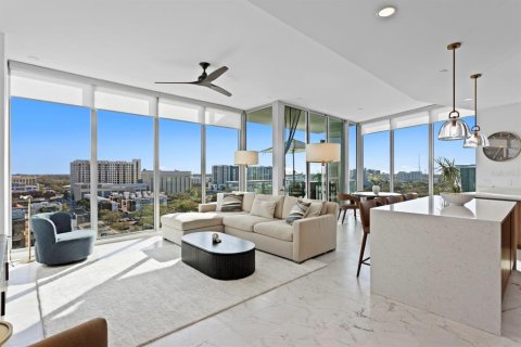 Condo in Saint Petersburg, Florida, 3 bedrooms  № 2093986 - photo 2