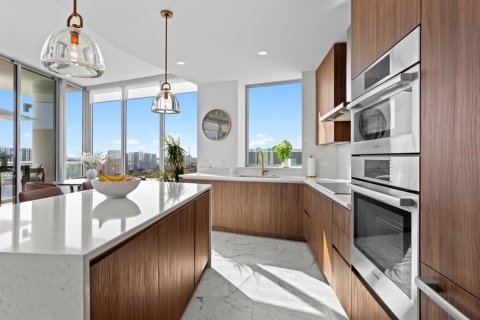 Condo in Saint Petersburg, Florida, 3 bedrooms  № 2093986 - photo 9
