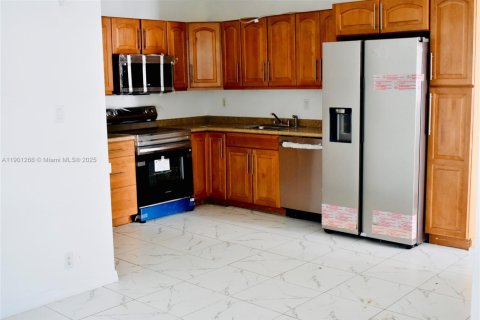 House in Fort Lauderdale, Florida 4 bedrooms, 195.56 sq.m. № 1968538 - photo 3