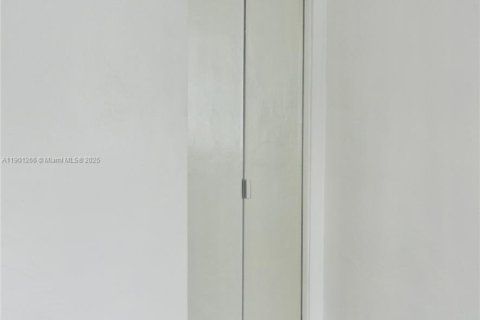 House in Fort Lauderdale, Florida 4 bedrooms, 195.56 sq.m. № 1968538 - photo 9