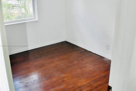 House in Fort Lauderdale, Florida 4 bedrooms, 195.56 sq.m. № 1968538 - photo 17