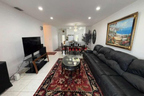 Condominio en Lauderdale Lakes, Florida, 2 dormitorios  № 2089584