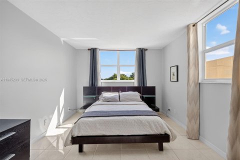 Condominio en venta en Lauderdale Lakes, Florida, 1 dormitorio, 59.83 m2 № 2005810 - foto 12