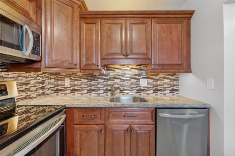 Condominio en venta en Lauderdale Lakes, Florida, 1 dormitorio, 59.83 m2 № 2005810 - foto 10