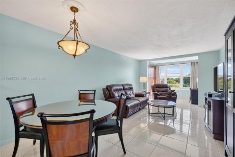 Condominio en Lauderdale Lakes, Florida, 1 dormitorio  № 2005810