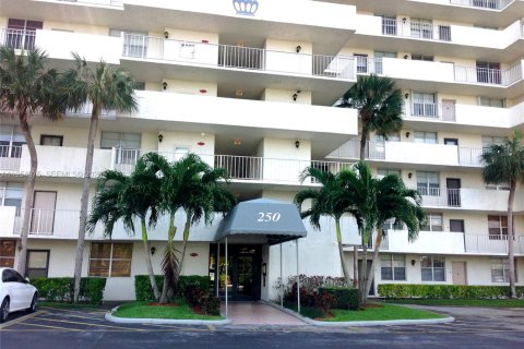Condominio en alquiler en Plantation, Florida, 2 dormitorios, 94.3 m2 № 2010789 - foto 24