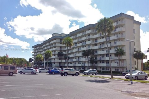 Condominio en alquiler en Plantation, Florida, 2 dormitorios, 94.3 m2 № 2010789 - foto 25