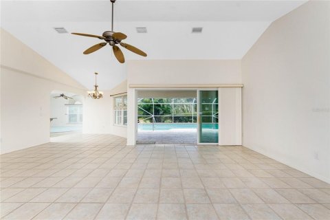 House in Punta Gorda, Florida 3 bedrooms, 201.97 sq.m. № 1918660 - photo 7