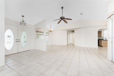 House in Punta Gorda, Florida 3 bedrooms, 201.97 sq.m. № 1918660 - photo 13